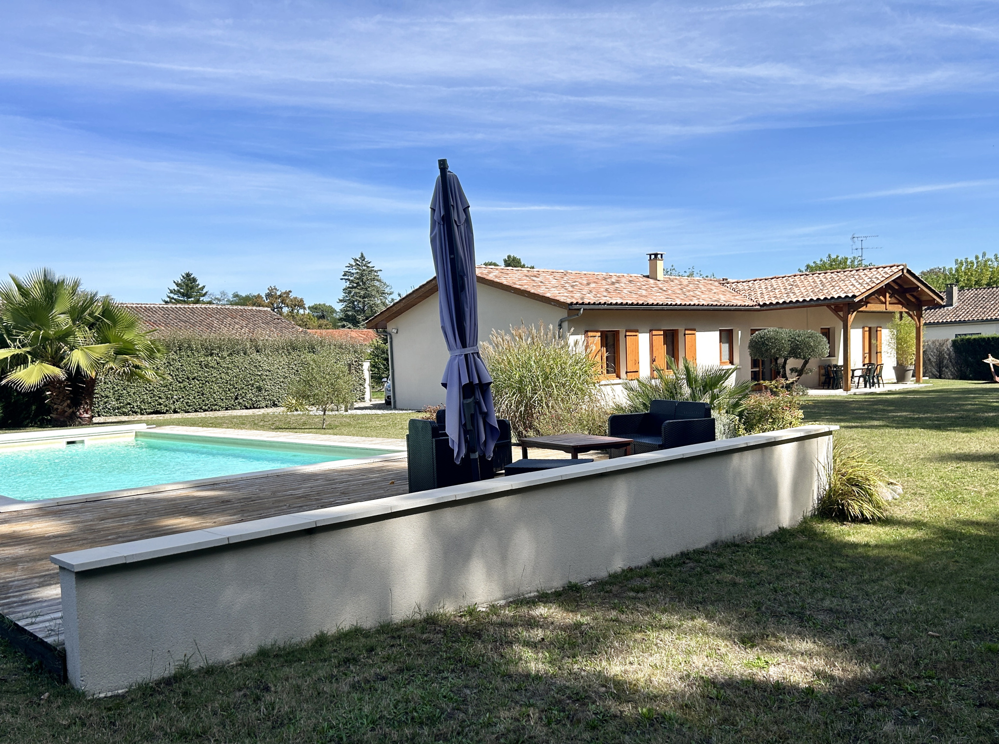 Maison traditionnelle de 157m2 de plain-pied au cœur de Houeilles.