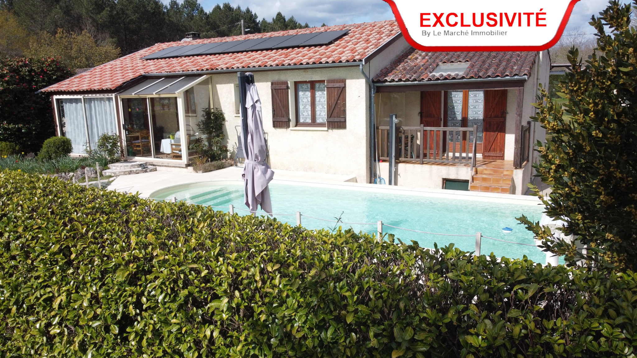Maison familiale avec piscine et grand terrain arboré   Saint-Martin-Curton