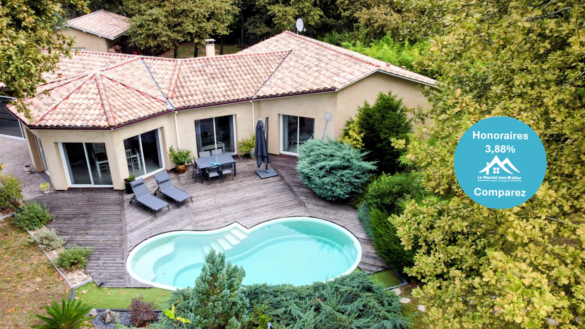 Villa contemporaine récente de plain-pied avec piscine de 160 m2 à Casteljaloux